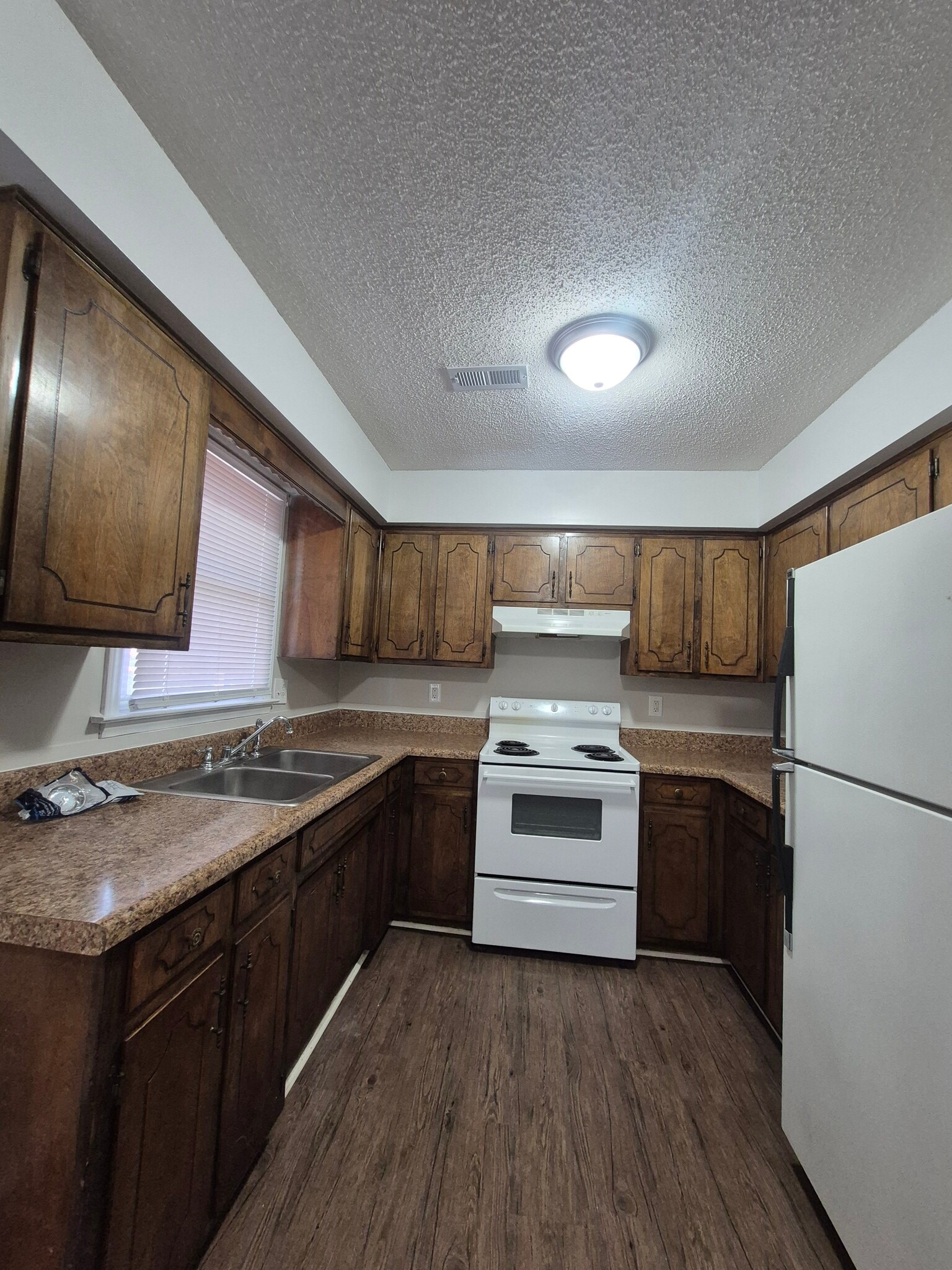 Building Photo - 2409 Amy Cir