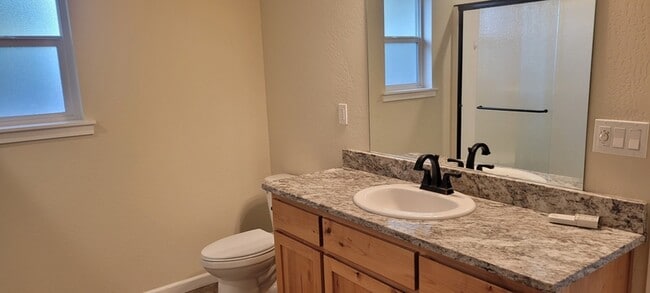 Building Photo - 108 SW Little Meadow Ln