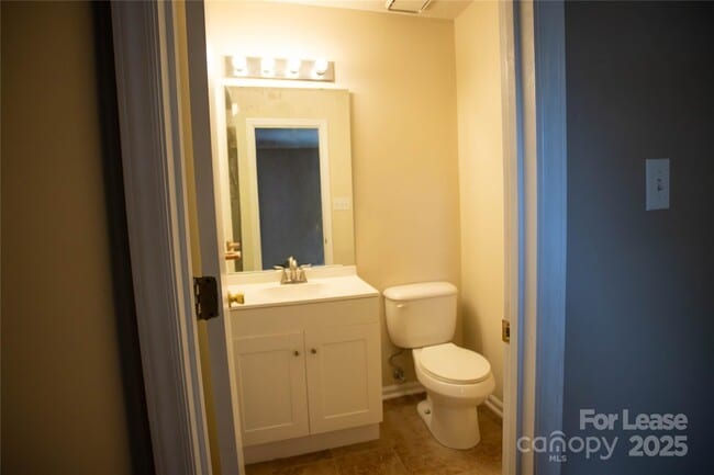 Building Photo - 322 Cottonwood Park Dr