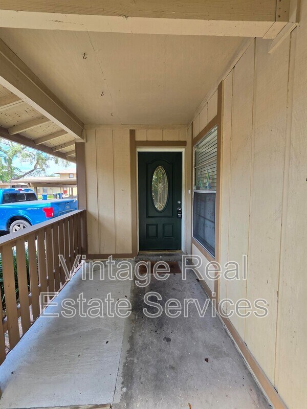 Building Photo - 851 Creekway Ct