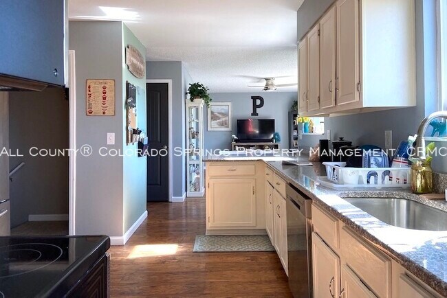 Building Photo - 5020 Wainwright Dr