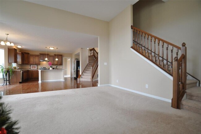 Building Photo - 2556 Diamond Lake Dr