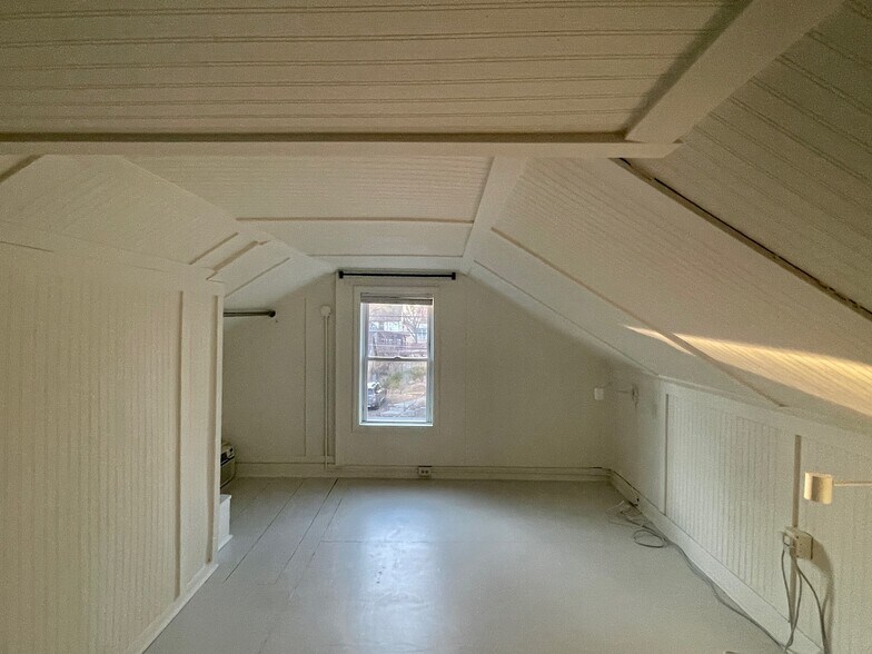 Building Photo - 1205 3rd St NE