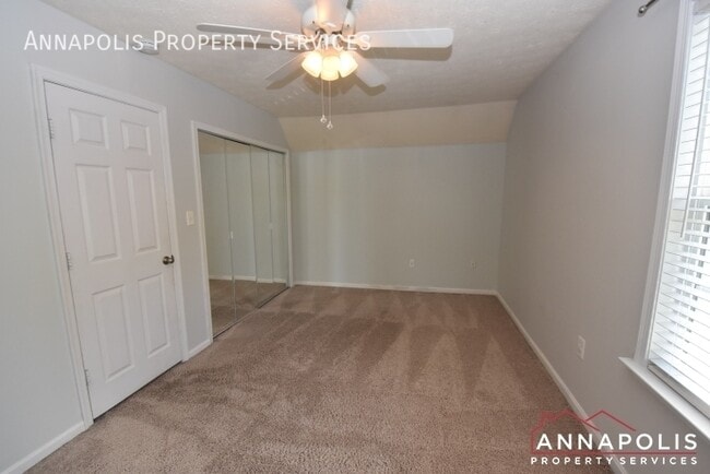 Building Photo - 714 Old Love Point Rd