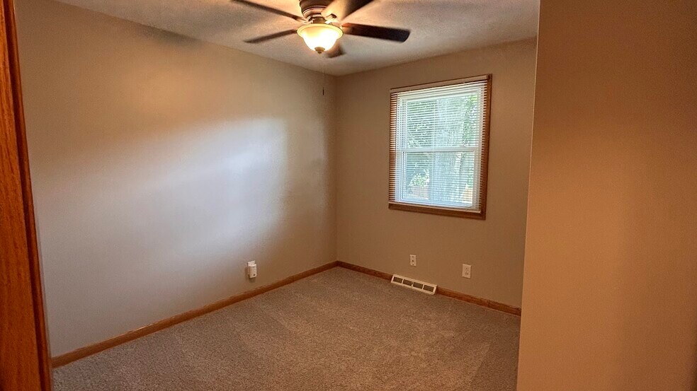 Building Photo - 479 Dohner Dr