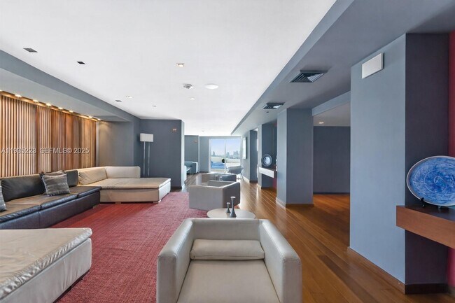 Building Photo - 325 S Biscayne Blvd