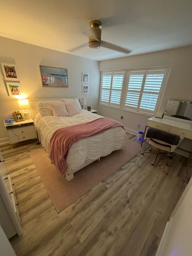 Building Photo - Spacious 3BR/2BA Condo Near UTK – Updated,...