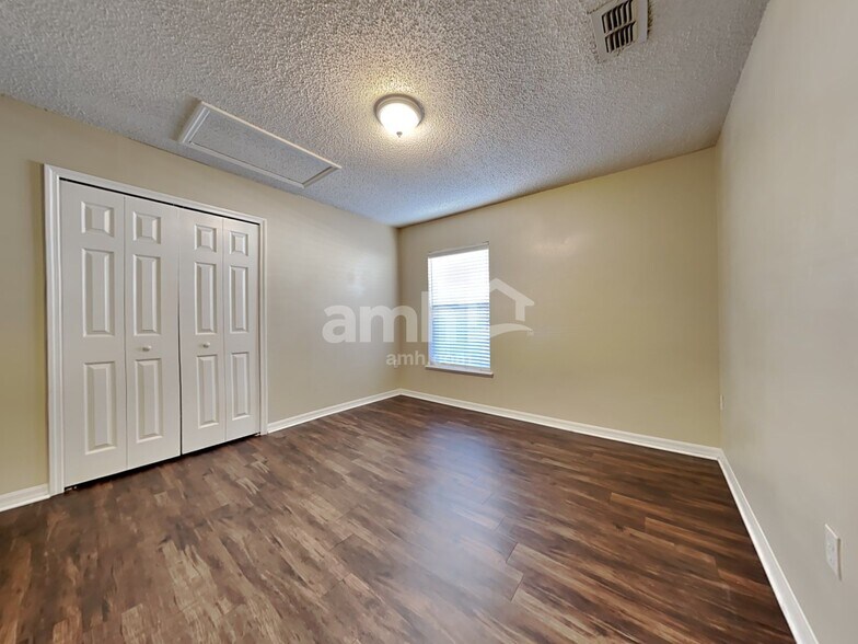 Building Photo - 70 Reeding Ridge Dr W