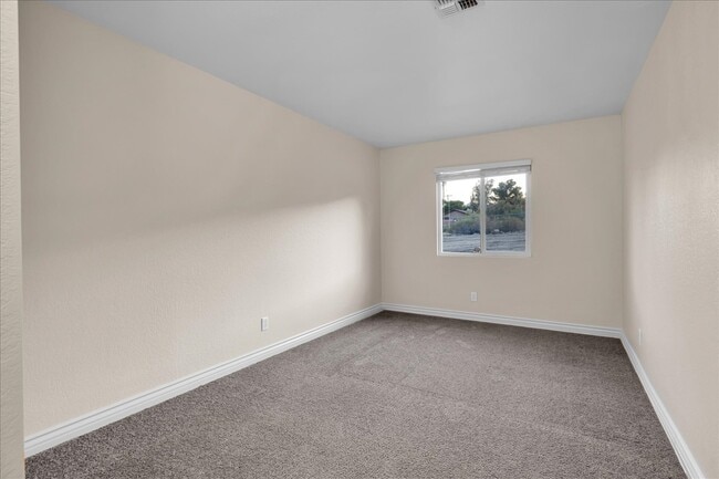 Building Photo - 11074 Knobb Ave