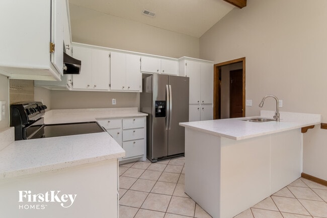 Building Photo - 8157 N Ridgebrook Dr
