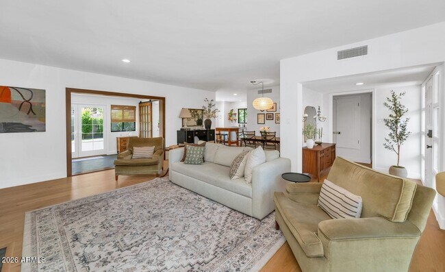 Building Photo - 103 W Palmcroft Dr