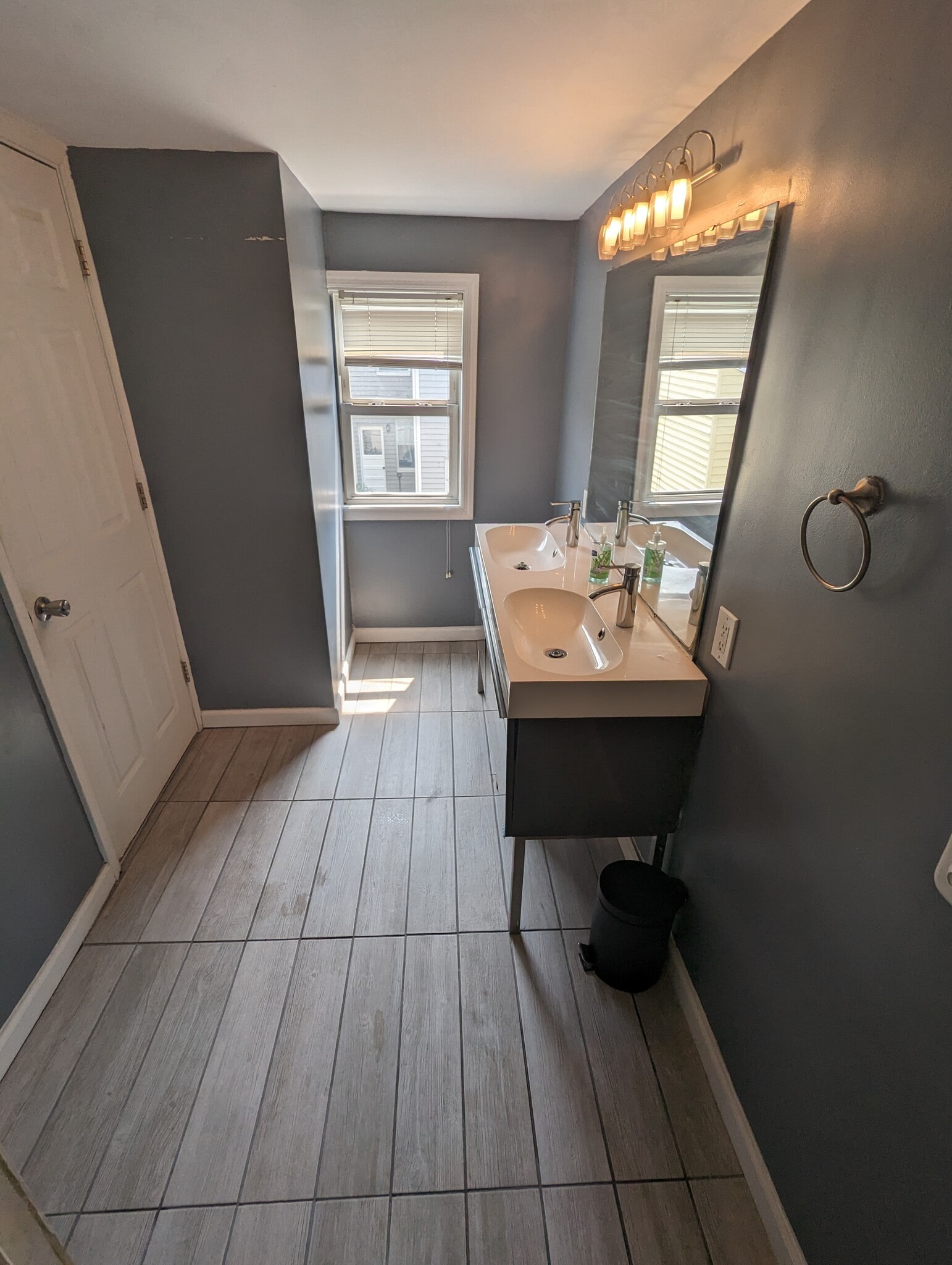 Full Bathroom (Upstairs) - 1824 Fox Way