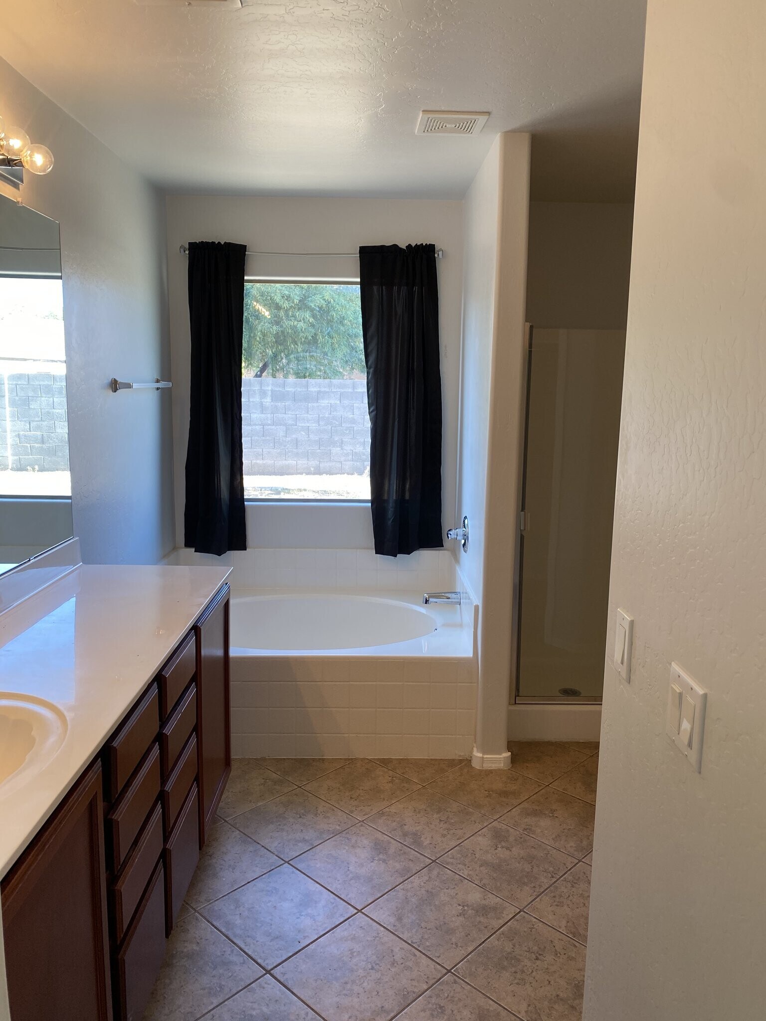 Building Photo - 45462 W Tulip Ln