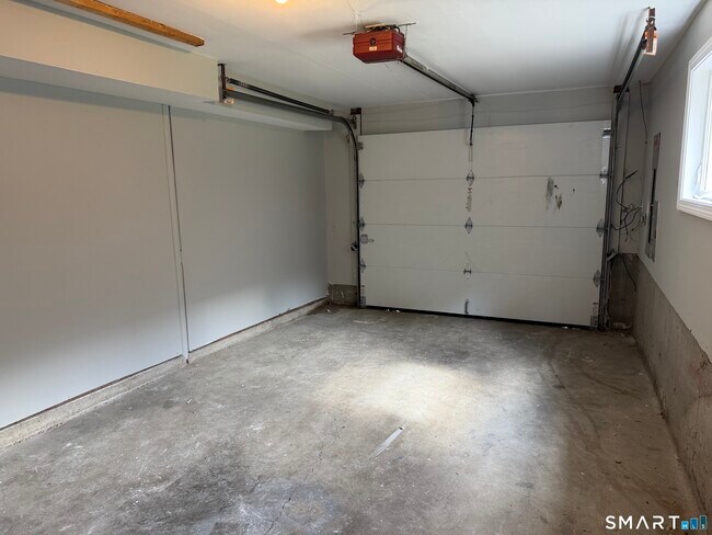 Building Photo - 1474 Highland Ave