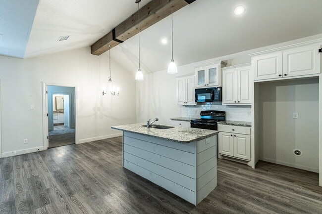 Building Photo - Half off first full month's rent! The Fine...