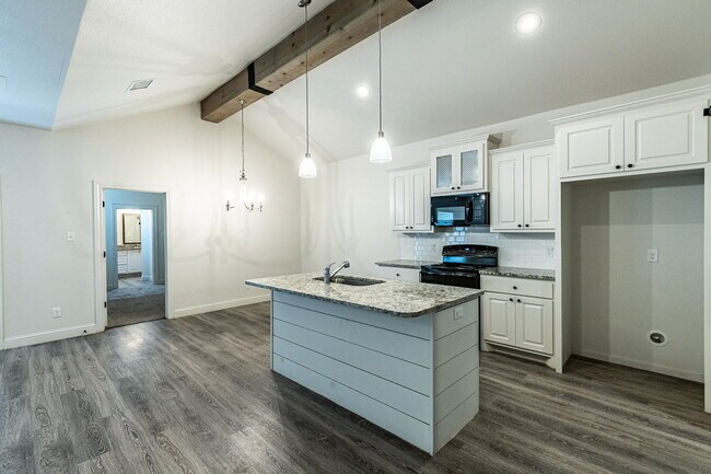 Building Photo - The Finer Things In Life/ The Town Homes o...