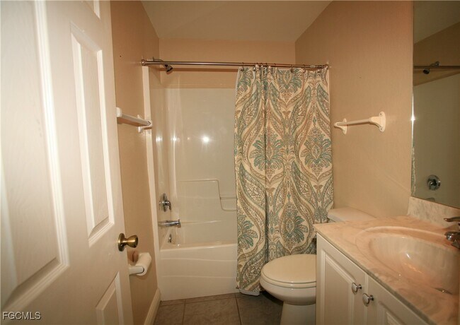 Building Photo - 606 SE 6th Terrace