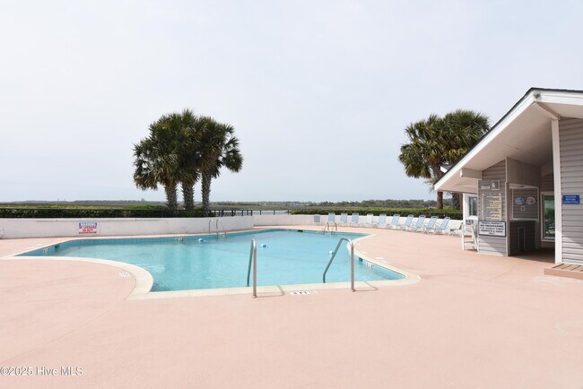 Building Photo - 322 Causeway Dr