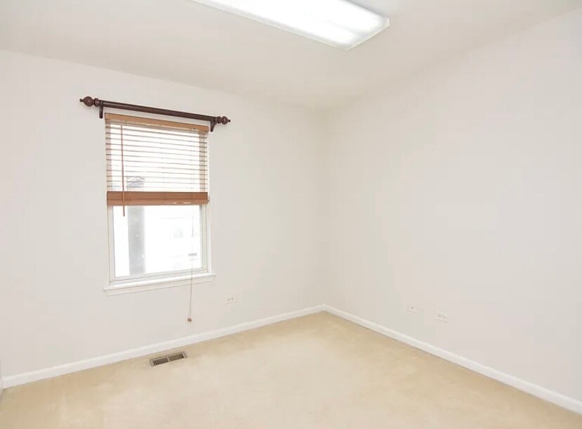 Building Photo - 4756 N Lamon Ave