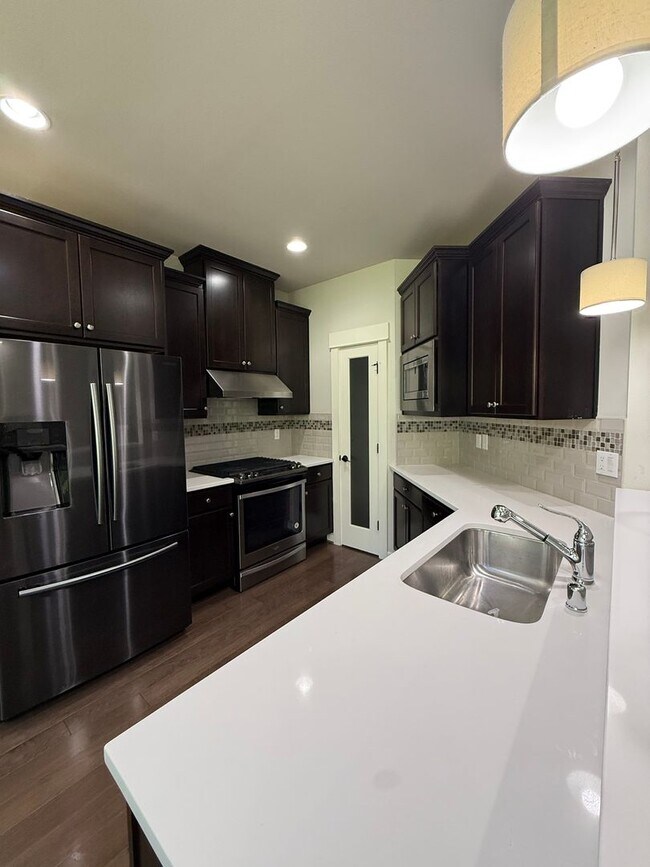 Building Photo - Spacious 3BR + Bonus Timber Creek Home for...