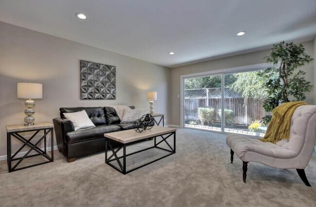 Building Photo - 38245 Parkmont Dr