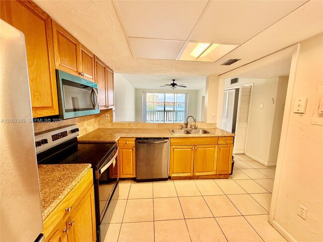 Building Photo - 1591 NE Miami Gardens Dr