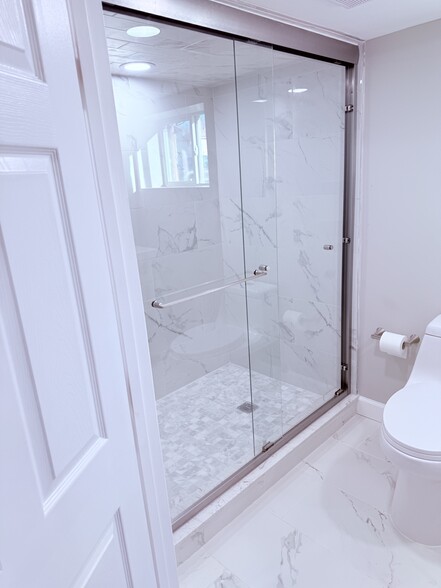 Building Photo - 692 Day Ave