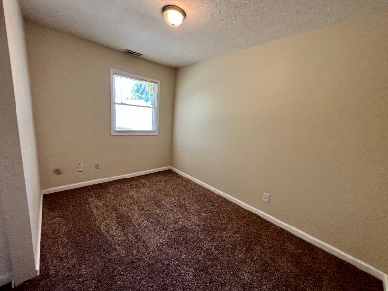 Building Photo - 912 Sharon Dr