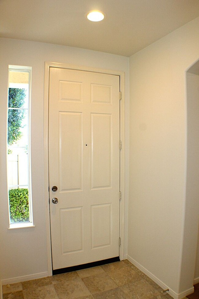 Building Photo - Resort Style Living In Lovely Solera Oaks