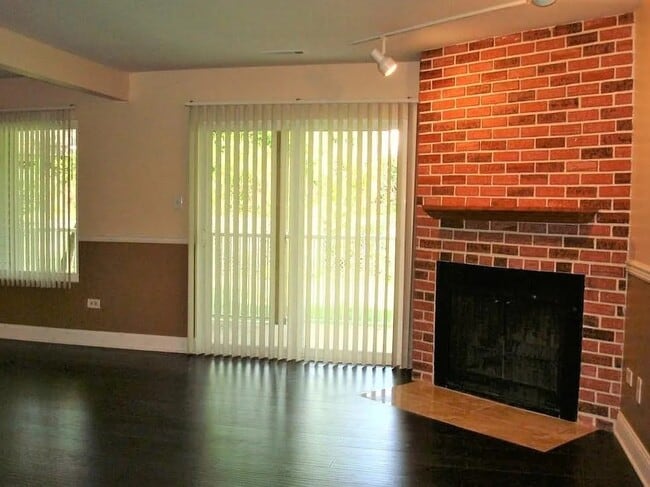 Building Photo - 2252 N Baldwin Way