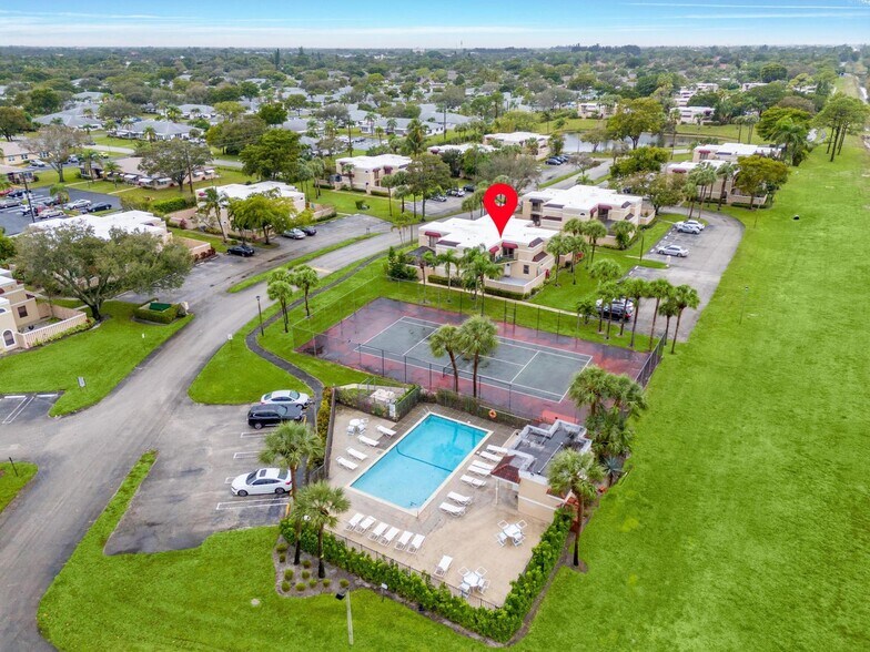 Building Photo - 3715 Village Dr