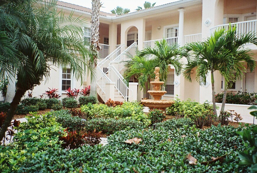 Courtyard - 4212 Central Sarasota Pky