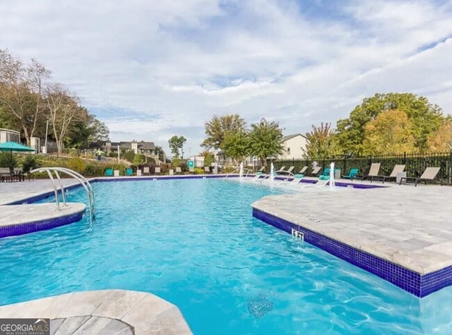 Building Photo - 3500 Windcliff Dr SE