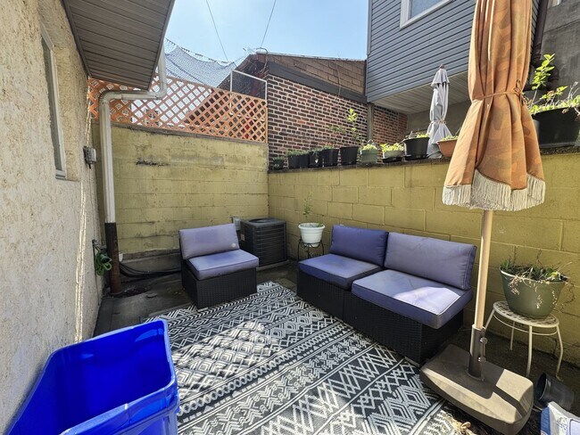 Building Photo - Spacious Passyunk Square Home with Finished Basement & Patio