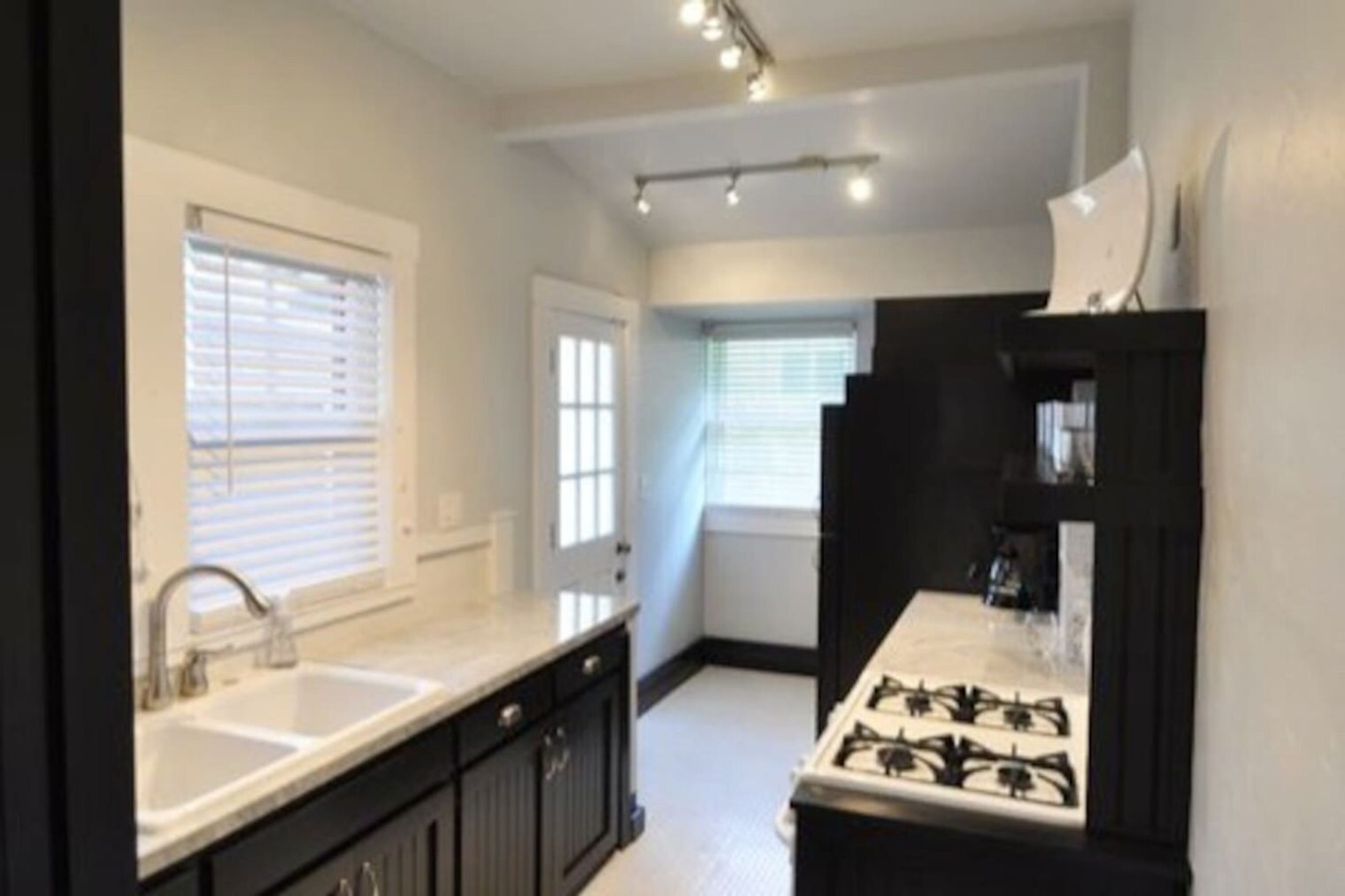 Building Photo - 408 NE 3rd Ave