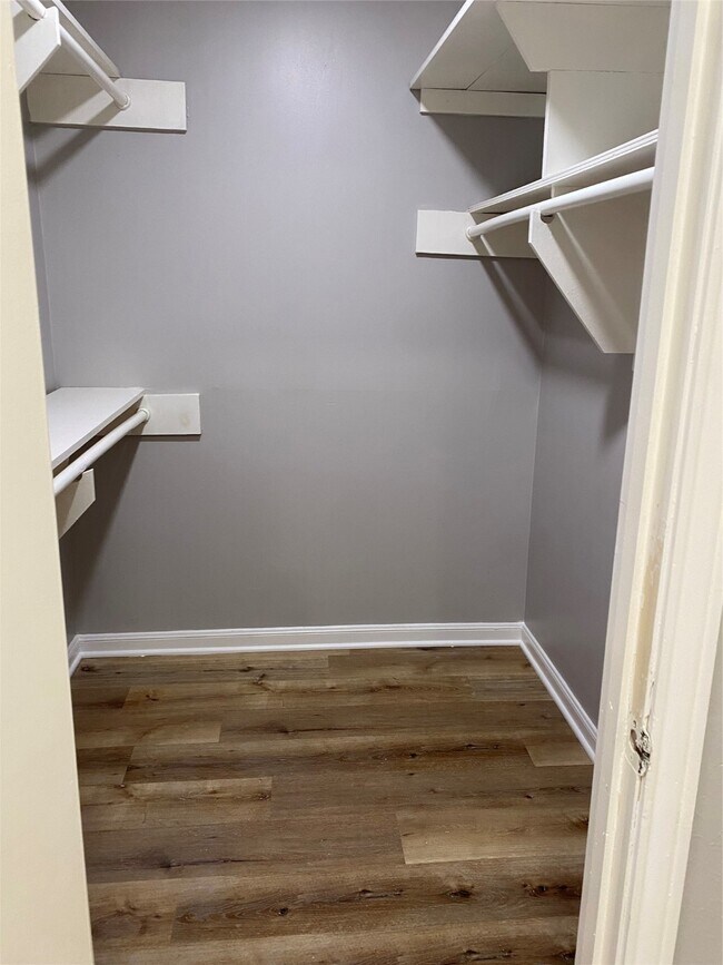 Building Photo - 11702 N Petersham Dr