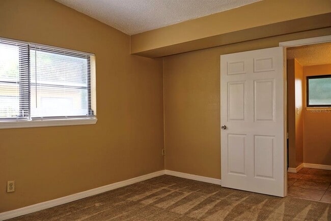 Building Photo - 882 Prim Dr