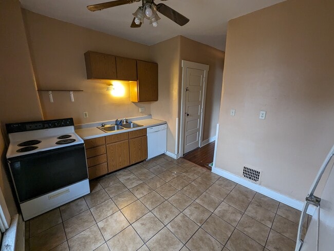 Building Photo - 341 Park Dr