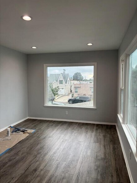 Primary Photo - 6810 S Van Ness Ave