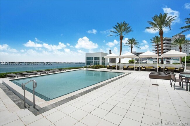 Building Photo - 1331 Brickell Bay Dr