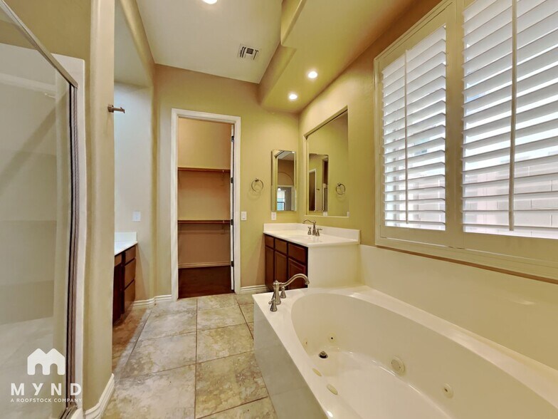 Building Photo - 2716 S Quinn Ave