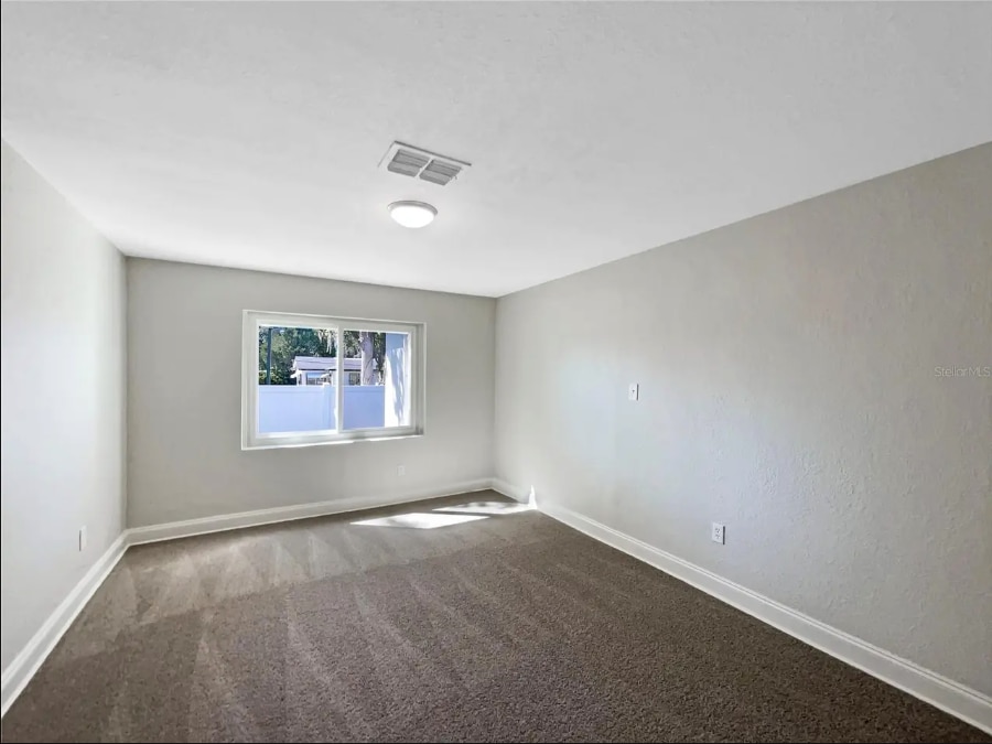 Building Photo - 370 E Waldo St