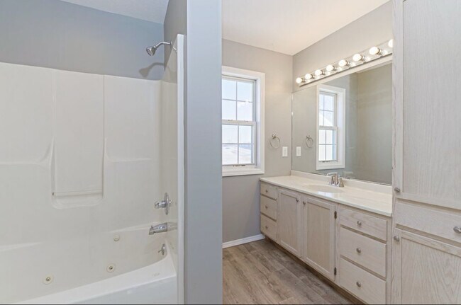 Building Photo - 1212 Beacon Hill Ct