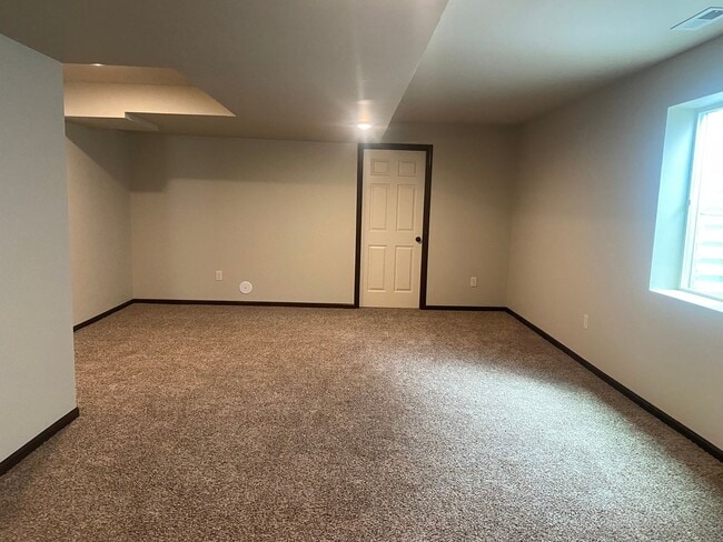 Building Photo - 5 BED | 2 BATH | DOUBLE GARAGE | RAPID VALLEY