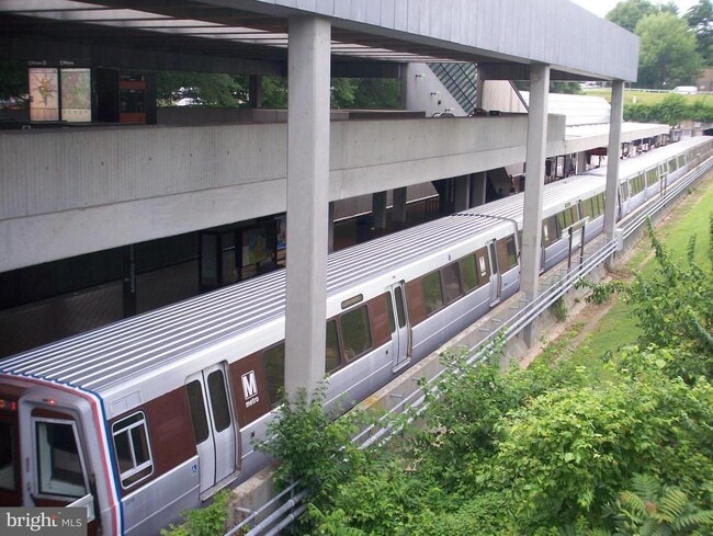 Building Photo - 10500 Rockville Pike