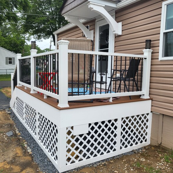 Building Photo - 2425 E Ave