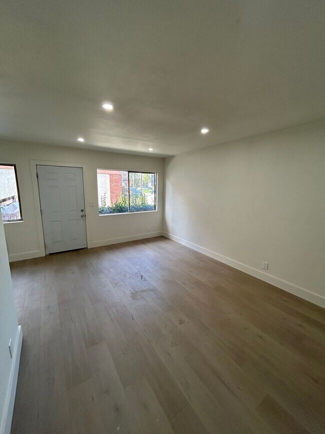 Building Photo - 524 Williamson Ave