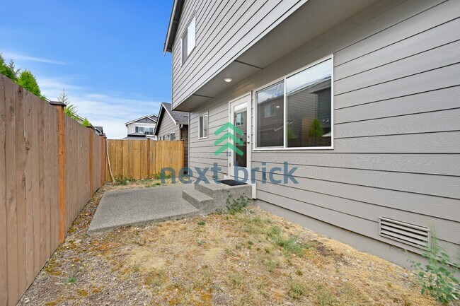 Building Photo - "Charming 4-Bedroom Home in Puyallup with Spacious 1831 Sq Ft Layout & 2.5 Baths!"