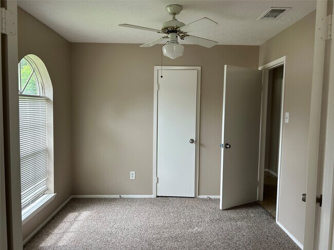 Building Photo - 4215 Spinks Creek Ln