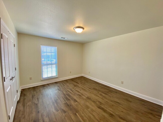Building Photo - Sharp 3/3/2 in North Lubbock!